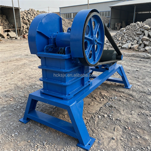 Trituradora de roca pequeña PE150*250 de la serie PE para minería de oro, trituradora de mandíbulas portátil de manivela para muestras de roca dura - Product Image 1