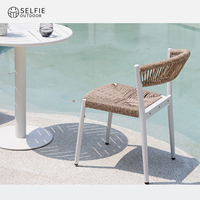 Chaise de bistrot moderne en rotin avec structure en aluminium, empilable, imperméable, écologique, durable, pour extérieur, patio, salle à manger, chambre, cour