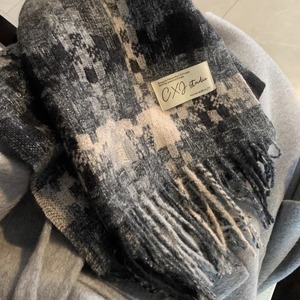 Bufanda de punto a cuadros de invierno al por mayor para mujer, cuello cálido con borlas estampadas de punto por urdimbre, bufanda unisex informal de moda coreana para parejas - Product Image 2