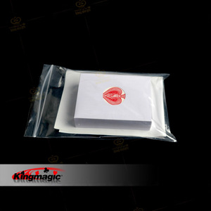 Cartas de juego cruzadamente contaminadas; cartas de juego en una billetera; cartas de juego que se multiplican rápidamente; una caja de cartas mágicas. - Product Image 1