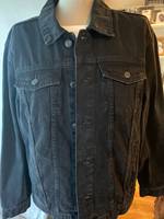 Veste en jean vintage noire personnalisée ODM OEM avec broderie de sequins dorés, boutons, ornements en forme d'aile et dos orné de strass en croix, manteau de luxe