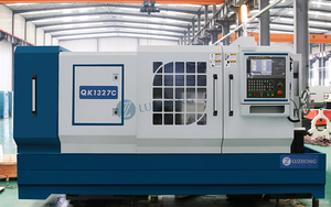 Tour CNC de haute précision avec système GSK, machine de tournage CNC QK1327c, tour à fileter les tuyaux CNC avec alésage de broche de 280 mm - Product Image 2