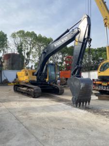 Excavatrice Volvo EC290BLEC210B d'occasion, modèle 2020, godet de 3 m, poids opérationnel de 21 tonnes, bon état, à Shanghai, Chine - Product Image 2