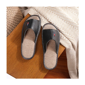 Vente en gros de pantoufles d'été personnalisées pour hommes, pantoufles en cuir de <span class=keywords><strong>mouton</strong></span> pour garçons, imperméables, antidérapantes, légères et respirantes - Product Image 1