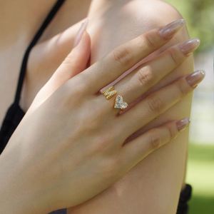 Bague Initiale Dylam A-Z pour Femme, Empilable et Ajustable, Zircon Cubique 5A, Lettre M Cœur, Bagues en Or 18K, Bijoux de Demoiselle d'Honneur - Product Image 4