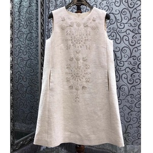 Nuovo <span class=keywords><strong>abito</strong></span> di <span class=keywords><strong>lino</strong></span> di alta qualità 2025 autunno donna fatto a mano con perline con ricamo tascabile senza maniche <span class=keywords><strong>abito</strong></span> <span class=keywords><strong>Beige</strong></span> arancione blu - Product Image 1