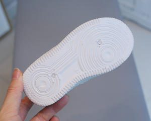 Nouvelles chaussures d'été blanches pour enfants <span class=keywords><strong>Sandales</strong></span> à la mode pour filles et garçons <span class=keywords><strong>Sandales</strong></span> décontractées antidérapantes à semelle souple Chaussures pour enfants - Product Image 4