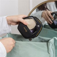 Trousse de Maquillage Moderne Style Influenceur Grande Capacité en PU Transparente Semi-Circulaire Portable pour Femme