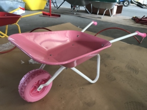 Carrinho de Mão Infantil de Plástico com Roda Única e Alças de Borracha para Brincadeiras ao Ar Livre - Product Image 4