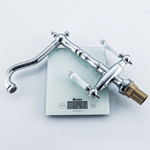 Robinet d'évier de <span class=keywords><strong>cuisine</strong></span> européen <span class=keywords><strong>vintage</strong></span> en céramique à double poignée en laiton rotatif à 360 ° mitigeurs chauds et froids - Product Image 6
