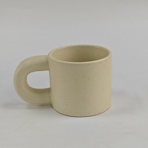Taza de cerámica <span class=keywords><strong>Kawaii</strong></span> de Arte de tinta minimalista moderno, taza de porcelana con orejas grandes, taza de café bonita para uso en cafetería, ideal para regalos de negocios - Product Image 4