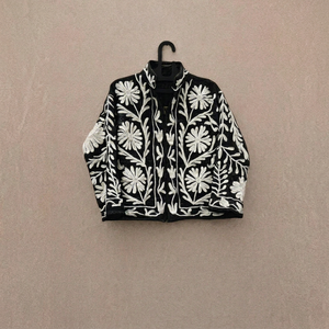 Chaqueta Étnica de Terciopelo Negro Bordada con Diseño Floral, Manga Larga, Cuello Alto, Hecha a Mano, Ropa de Abrigo de Invierno para Mujer - Product Image 1