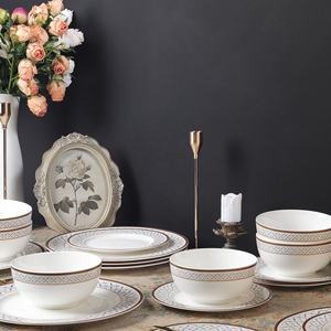 <span class=keywords><strong>Service</strong></span> <span class=keywords><strong>de</strong></span> <span class=keywords><strong>vaisselle</strong></span> 18 pièces en porcelaine à motif géométrique moderne Garniture en or noir Bols à <span class=keywords><strong>vaisselle</strong></span> en céramique durable <span class=keywords><strong>pour</strong></span> <span class=keywords><strong>6</strong></span> <span class=keywords><strong>personnes</strong></span> - Product Image 6