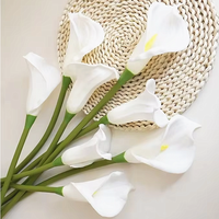 Große 67CM Hochwertige Handgefertigte Realistische PU Künstliche Weiße und Violette Calla-Lilien für Weihnachten, Abschlussfeier, Tischdekoration und Zuhause