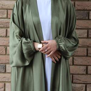 Abaya élégante Loriya <span class=keywords><strong>XXL</strong></span> à ouverture frontale, robe islamique modeste <span class=keywords><strong>de</strong></span> <span class=keywords><strong>luxe</strong></span> pour adultes, cardigan abaya, vente en gros pour femmes musulmanes - Product Image 2