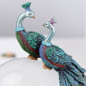 Redeco طاووس أنيق جديد مع الموسيقى الخفيفة كرة كريستال فنية ديكور للهدايا ديكور المنزل - Product Image 4