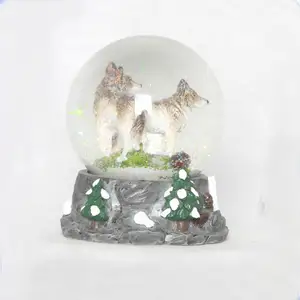 דגולים זאב דמויות שלג גלוב עם עץ בסיס עבור בעלי החיים גן החיות קידום מכירות
