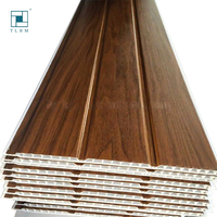 Panneau de plafond incurvé Mur en pvc laminé Brillant Panneaux muraux en plastique et résine pvc de haute qualité Panneau de plafond pour salle de lavage de voiture