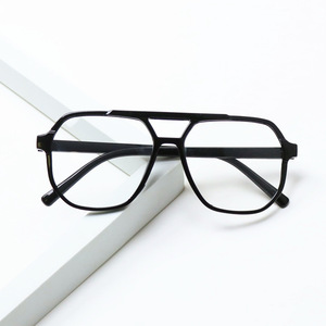 Lunettes pour hommes à monture carrée rétro, matériau PC noir, protection contre la lumière bleue, verres plats, lunettes de performance - Product Image 5