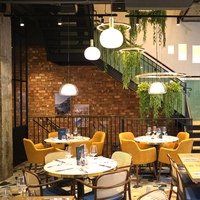 Ensemble de meubles de restaurant de luxe léger, canapé en U pour bar et café, tables et chaises de restaurant