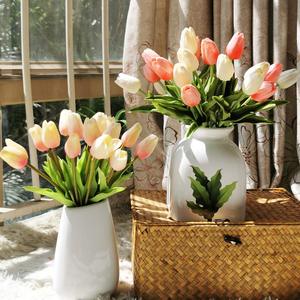 Décoration de mariage, fleurs artificielles, 5 têtes de tulipes en PU, toucher réaliste, fleurs de haute qualité - Product Image 3
