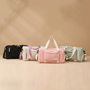 Sac de voyage et de sport coréen léger et décontracté, avec compartiment sec/humide et bandoulière réglable, pour la nuit ou les voyages - Collection Kods - Product Image 1