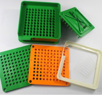 Пластиковые ящики для хранения всякой всячины