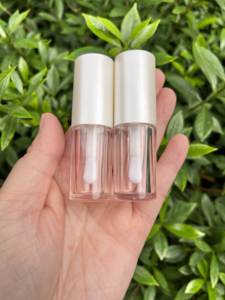 Tubo di lucidalabbra rotondo all'ingrosso su misura di colore 4.5ML con confezione cosmetica a bacchetta grande - Product Image 3