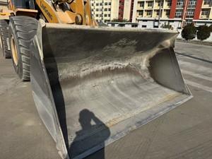 Carregadeira de Rodas Usada de Marca Reconhecida 856H, Carga Nominal de <span class=keywords><strong>5500kg</strong></span>, Motor Cummins 170kW, 980h de Horas de Trabalho, Bomba Hidráulica Incluída - Product Image 6