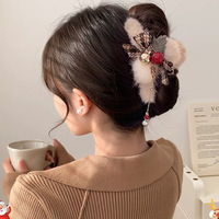 Pinces à Cheveux en Métal pour Femmes et Filles, Accessoires de Noël en Gros, avec Pompon en Peluche et Nœud Écossais, Mignonnes et Douces, Cadeau de Festival d'Hiver