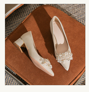 <span class=keywords><strong>Scarpe</strong></span> da donna <span class=keywords><strong>con</strong></span> <span class=keywords><strong>tacco</strong></span> alto a punta da donna <span class=keywords><strong>con</strong></span> <span class=keywords><strong>tacco</strong></span> quadrato nuove <span class=keywords><strong>scarpe</strong></span> da sposa <span class=keywords><strong>con</strong></span> <span class=keywords><strong>tacco</strong></span> basso di perle <span class=keywords><strong>rosse</strong></span> <span class=keywords><strong>scarpe</strong></span> da sposa da donna - Product Image 5