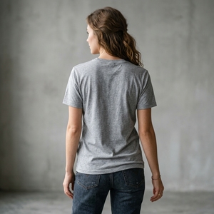 Camiseta personalizada premium para mujer, cuello redondo, manga corta, lisa, con estampado gráfico para mujer - Product Image 2