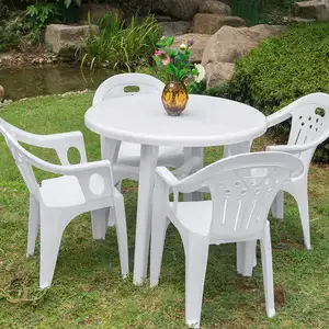 Commercio all'ingrosso all'aperto Patio bianco ristorante tavolo Set di plastica PP tavoli e sedie per eventi di festa