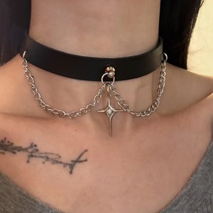 Collar personalizado estilo punk oscuro con estrella de cuatro puntas, collar de cuero con cruz para chica moderna, collar retro para la clavícula - Product Image 3