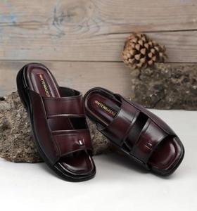 Sandalias de Hombre de Primera Calidad, Color Borgoña, con Aspecto de Cuero Sintético, Clásicas, Abiertas, con Hebilla y Correa, Casuales, Formales y Cómodas - Product Image 1