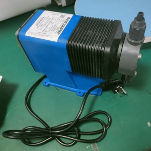 プルサトロンシリーズE PLUSメータリングポンプ-0.13-25 GPH、30-300 PSI、4-20mAコントロール、水処理 - Product Image 5