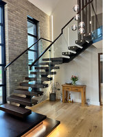 Escalier droit en bois trempé sur mesure avec poutre en acier pour villa et bâtiment commercial