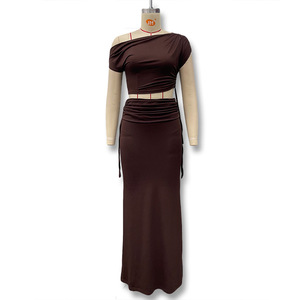 Set Gonna Sexy da Donna, Top con Scollo a Barca e Allacciatura, Gonna a Vita Alta con Spacco, Set Gonna Marrone con Inserti - Product Image 6