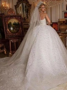 Abito da Sposa NDB10458 con Scollo a V, Maniche Corte, Vita Alta, Paillettes, Strascico e Ricami in Pizzo con Perle - Product Image 2