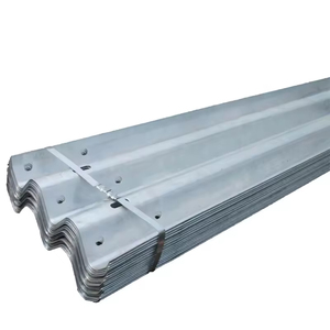 Barrière de sécurité routière en acier galvanisé à trois poutres pour autoroute, système de protection contre les accidents de circulation - Product Image 1