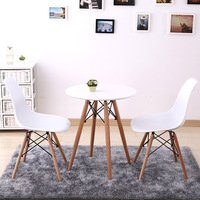 Table à manger moderne avec logo personnalisé, surface en MDF, structure en bois massif, style minimaliste pour la salle à manger à domicile