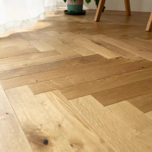 Ventes <span class=keywords><strong>d</strong></span>'usine Parquet en chêne blanc Plancher en bois <span class=keywords><strong>d</strong></span>'ingénierie <span class=keywords><strong>à</strong></span> chevrons Plancher en bois dur composite antidérapant Chevron noueux - Product Image 3