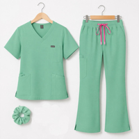 Ensemble de blouses médicales extensibles à col en V pour femmes avec design multi-poches, vente en gros, uniforme d'infirmière d'hôpital, OEM