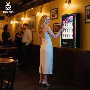 Distributore Automatico Mini da 32 Pollici con Lettore di Carte per Verifica dell'Età e Schermo Touch - Product Image 1