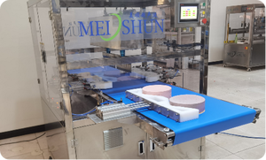 Nouvelle ligne de découpe et de convoyage automatique à haute capacité MeiShun pour gâteaux, fraises et fudge au lait de chèvre - Product Image 4