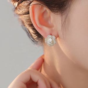 Nouvelles boucles d'oreilles clous géométriques roses luxueuses pour femmes, zircon haut de gamme, argent S925, tendance, polyvalentes, boucles d'oreilles à la mode, niche - Product Image 2
