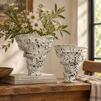 Vase à fleurs en céramique minimaliste Jossin avec texture artisanale et forme unique pour l'intérieur, chambre à coucher, salle à manger