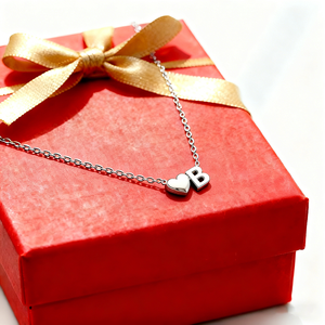 Kaanjewelry - Juego de Collar con Colgante de Letra Personalizada de Plata de Ley 925 con Caja de Regalo - Cadena de Clavícula con Alfabeto <span class=keywords><strong>para</strong></span> <span class=keywords><strong>el</strong></span> Día de San Valentín/Cumpleaños - Product Image 1