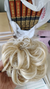 Chignon Chignon bouclé pour femmes et filles avec élastique Anneau de cheveux synthétiques enroulé sur des queues de cheval désordonnées - Product Image 6