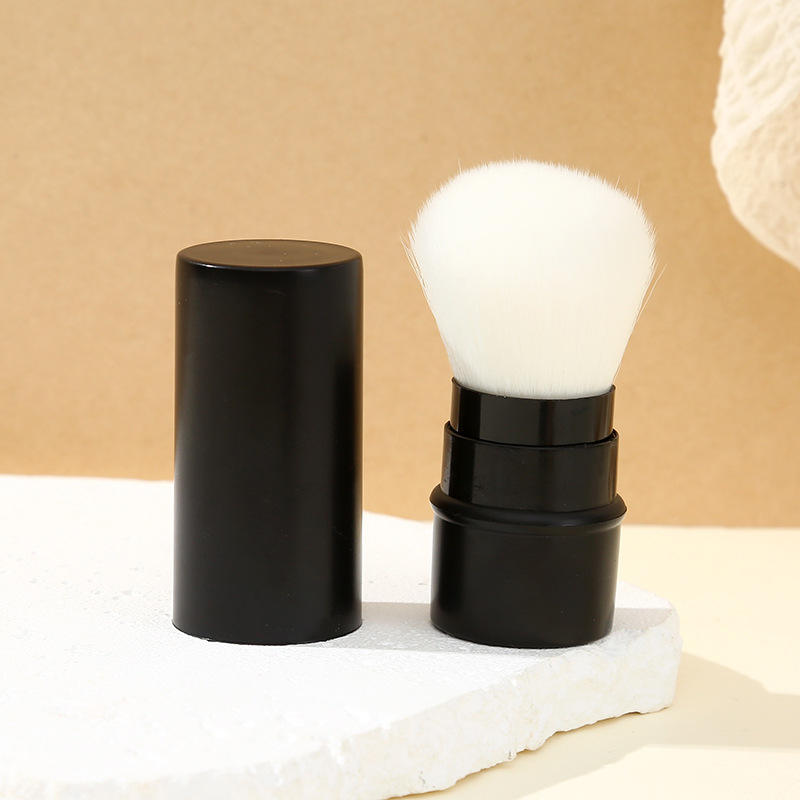 ด้ามจับสีดำ ขนแปรงสีขาว